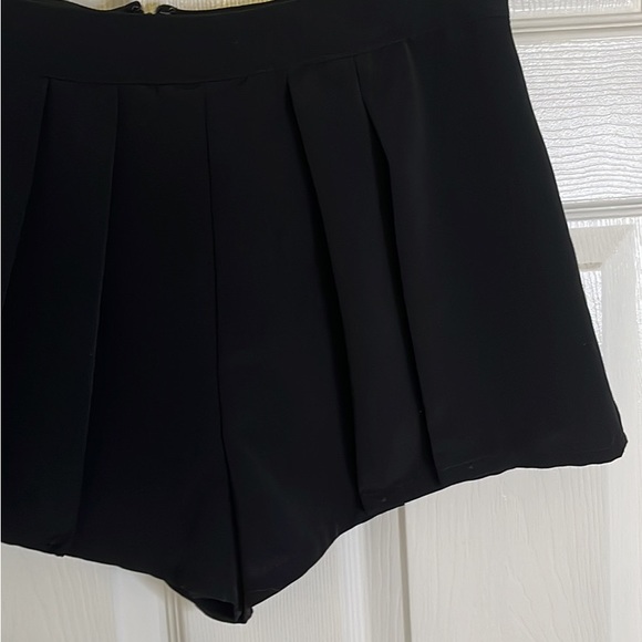 Women’s black dress shorts - Picture 2 of 4